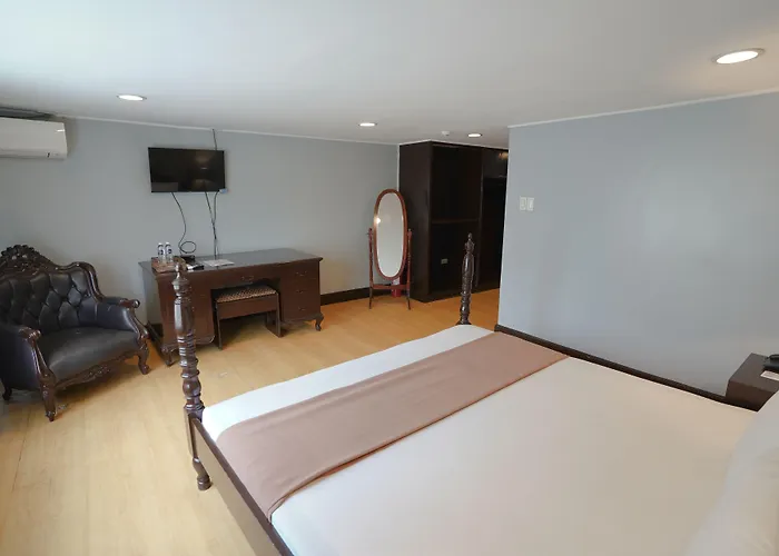 Arzo 4* Manila