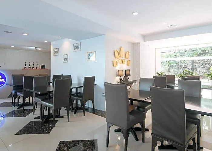 Arzo Hotel