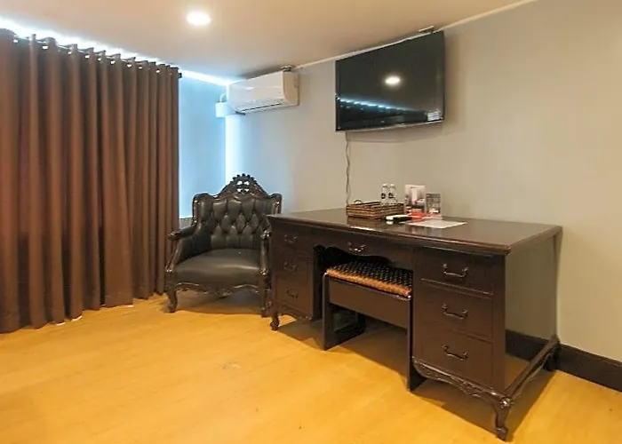Arzo Hotel
